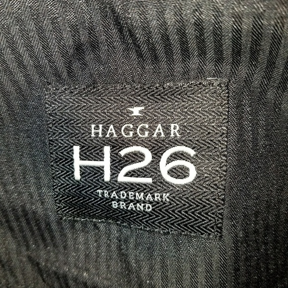 Haggar Men’s Black Dress Pants Size 42x32 Classic Fit Slacks Trousers - Picture 2 of 3